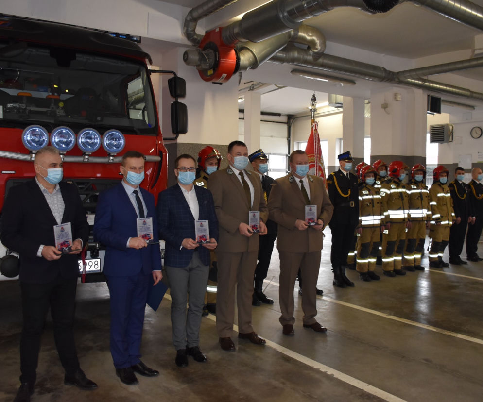 Odznaczenia i nowy wóz dla iławskich strażaków