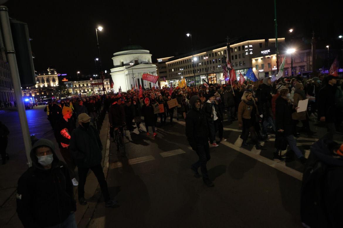 Strajk Kobiet w Warszawie. Tłumy znów wychodzą na ulice