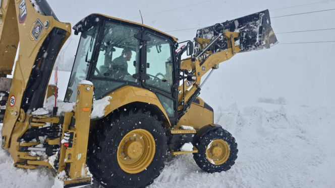 Atak zimy na Warmii i Mazurach. Do akcji wkroczył Black Hawk. Ma strącać śnieg z drzew