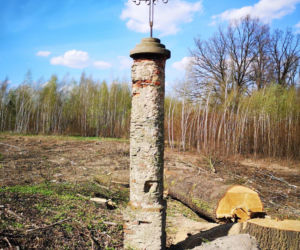 Kolumna z 1843 roku stanęła na drodze obwodnicy. Kryła historię zburzonego kościoła