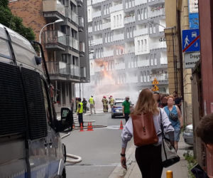 Pożar w centrum Wrocławia. Koparka uszkodziła gazociąg