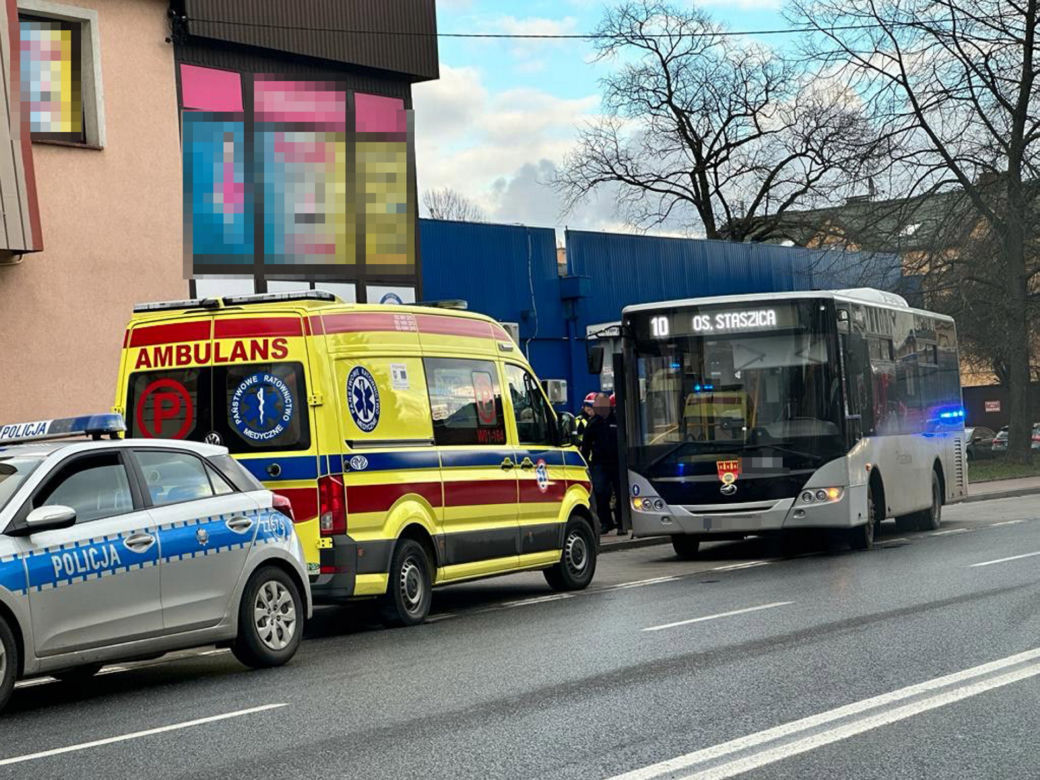 Makabra w Pruszkowie. Autobus zmiażdżył staruszce stopę