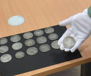 Na granicy udaremniono cenny skarb. Kierowca przemycał carskie monety!