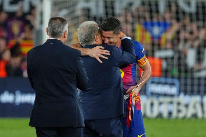 Robert Lewandowski po pożegnalnym meczu na stadionie Barcelony