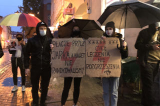 Kolejne protesty w Szczecinku. Sprawdź jak wyglądał piątkowy Strajk Kobiet [FOTO,WIDEO]