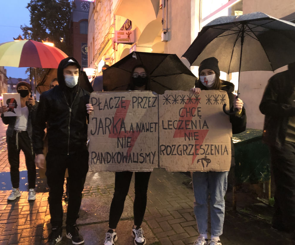 Kolejne protesty w Szczecinku. Sprawdź jak wyglądał Strajk Kobiet