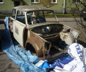 Stary trabant uchował się na jednej z ulic w Warszawie [ZDJĘCIA]