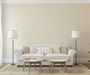 Beżowy off white z białą miękką sofą