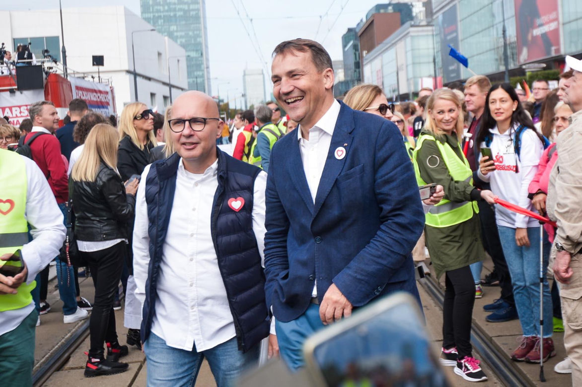 Ruszył Marsz Miliona Serc! Ogromne tłumy Polaków na ulicach Warszawy [ZDJĘCIA]