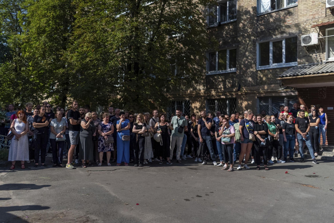 Rakiety Putina zabiły 2-latkę w ramionach mamy! Zdjęcia z pogrzebu ściskają za serce