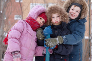 Nie zanoś kurtki puchowej do pralni. Ten prosty trik sprawi, że zaoszczędzisz, a puch nie zbije się