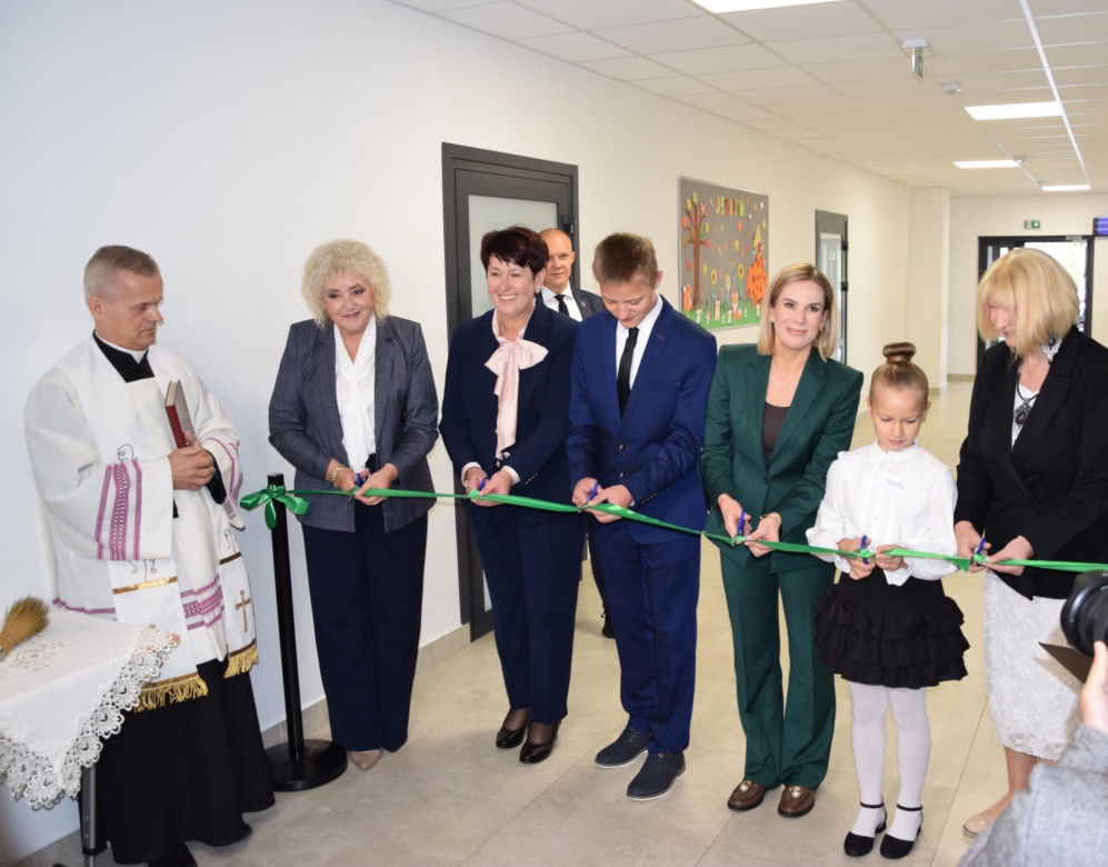 Pierwsza Dama uczciła z uczniami 100 lat od nadania imienia Stefana Batorego Szkole Podstawowej w Liwie