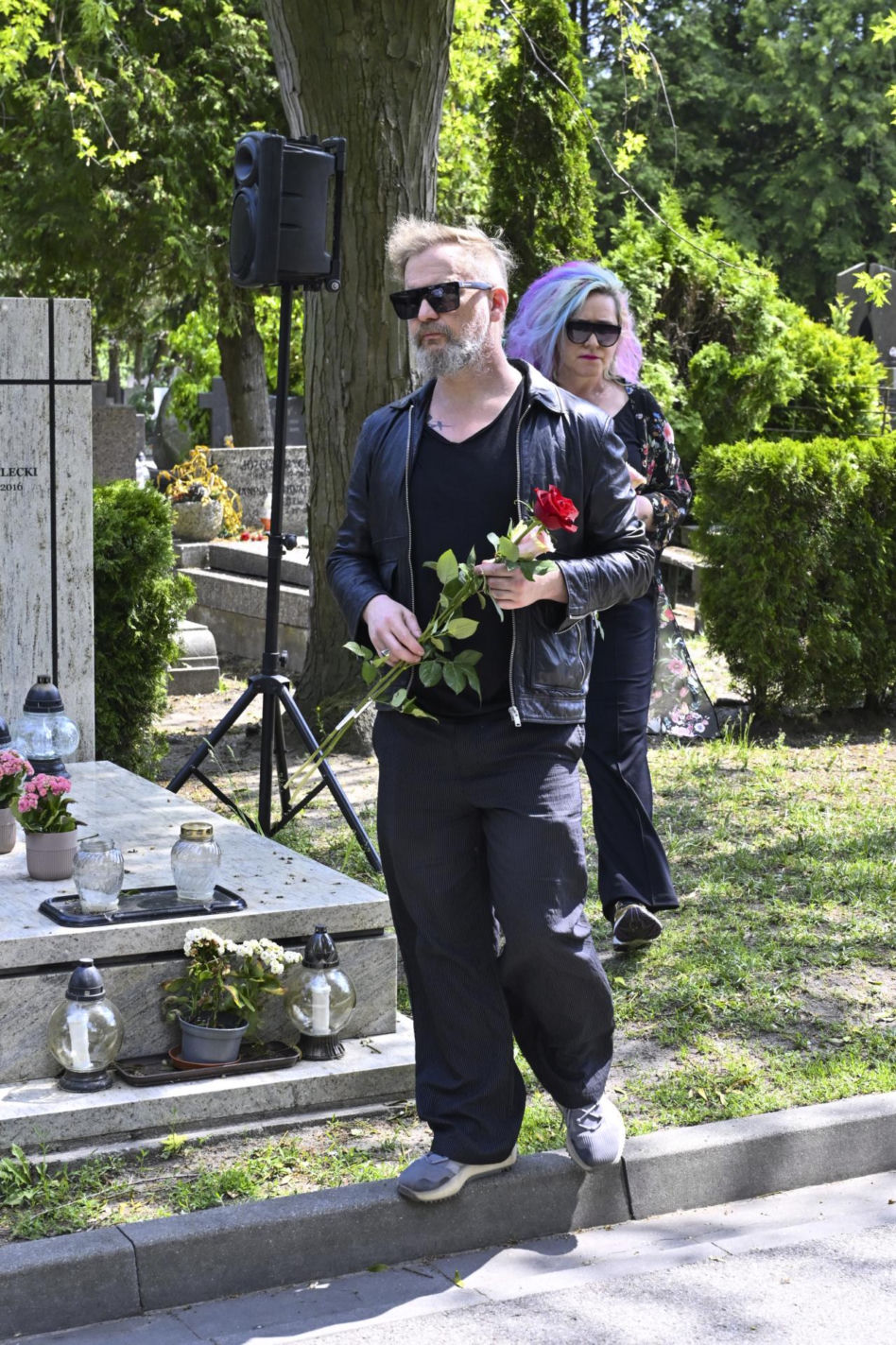 Pogrzeb Stanisławy Celińskiej. Tak się "wystroiły" gwiazdy. Karolak robił nawet zdjęcia telefonem! Wprowadzają nowy pogrzebowy savoir vivre?