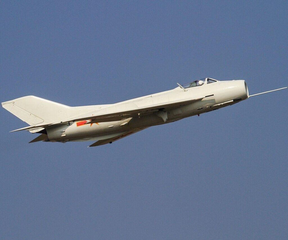 Rój starych myśliwców J-6 przerobionych na drony. Jak Chiny planują obezwładnić obronę Tajwanu?