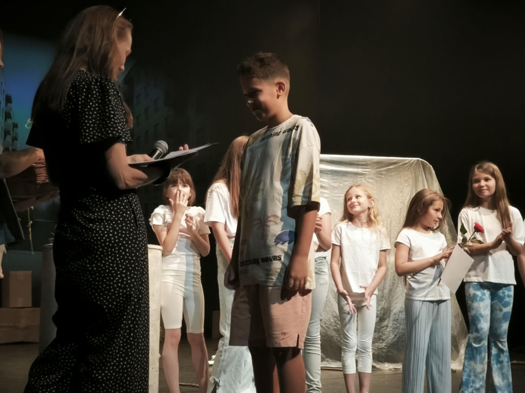 Spektakl na zakończenie warsztatów teatralnych w Teatrze Miejskim w Lesznie 