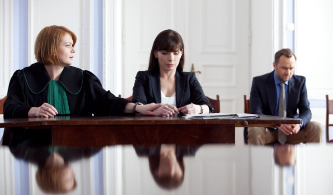 Prawo Agaty 3 sezon odcinek 13. Dorota (Daria Widawska), Agata (Agnieszka Dygant), Marek Dębski (Leszek Lichota) - galeria 