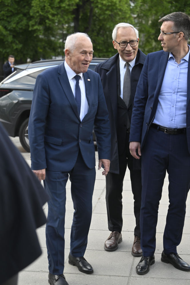 Politycy PiS jadą na wyjazdowe posiedzenie klubu