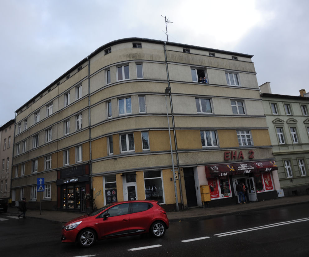 Koszalin: Dziecko wypadło z okna trzeciego piętra kamienicy