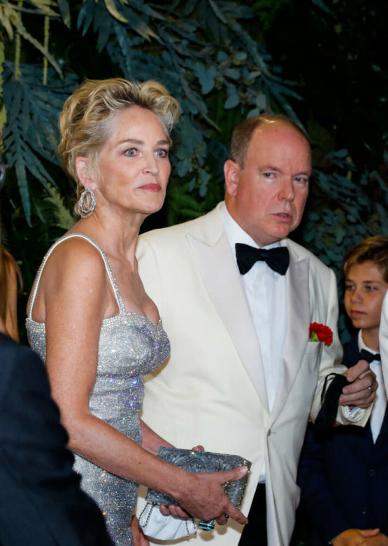 Sharon Stone pociesza księcia Monako?! 
