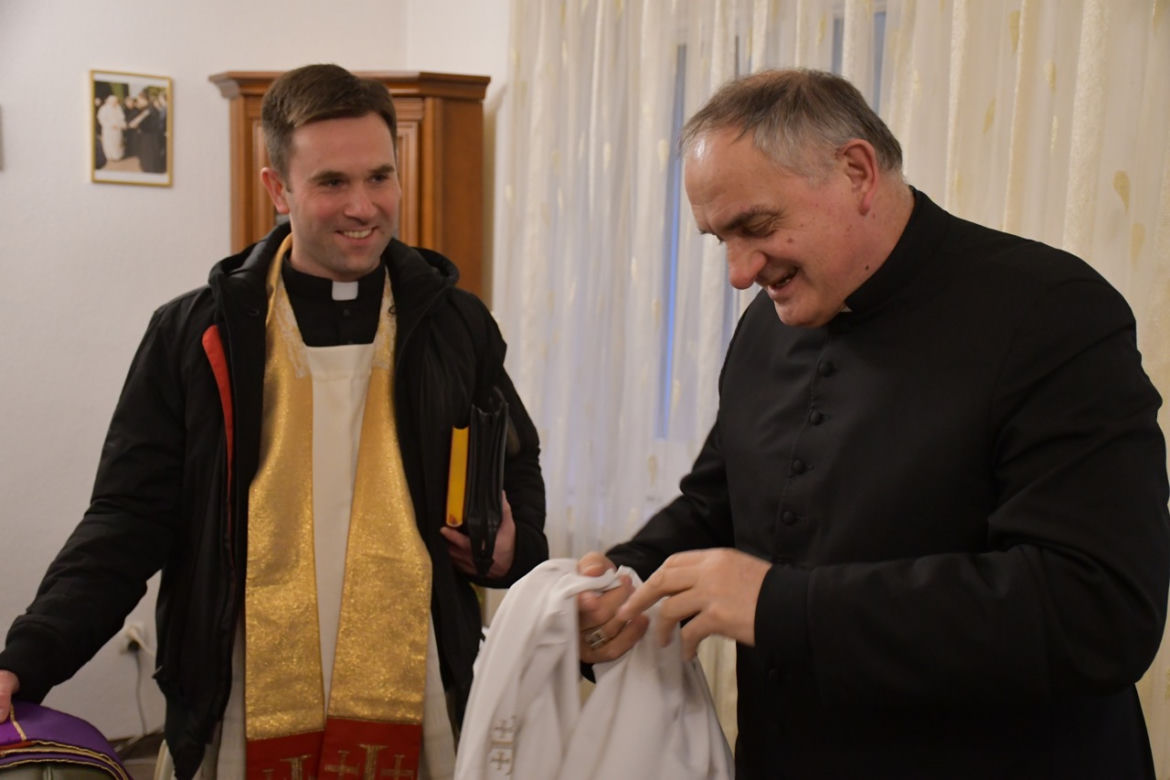 Bydgoski biskup odwiedził wiernych podczas kolędy! Wszyscy byli w szoku [ZDJĘCIA]