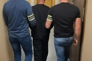 Miał dość tonu teściowej, chwycił za maczetę. Najpierw pociął mamusię i partnerkę, później dał im koce 