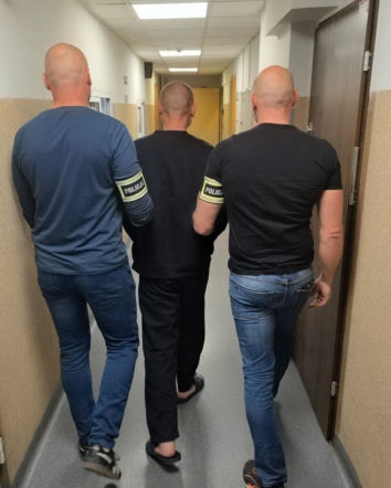 Miał dość tonu teściowej, chwycił za maczetę. Najpierw pociął mamusię i partnerkę, później dał im koce 