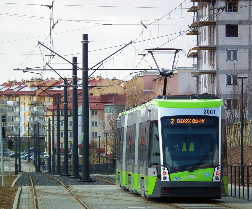Dwuletnie dziecko zostało na przystanku, a tramwaj odjechał z jego matką