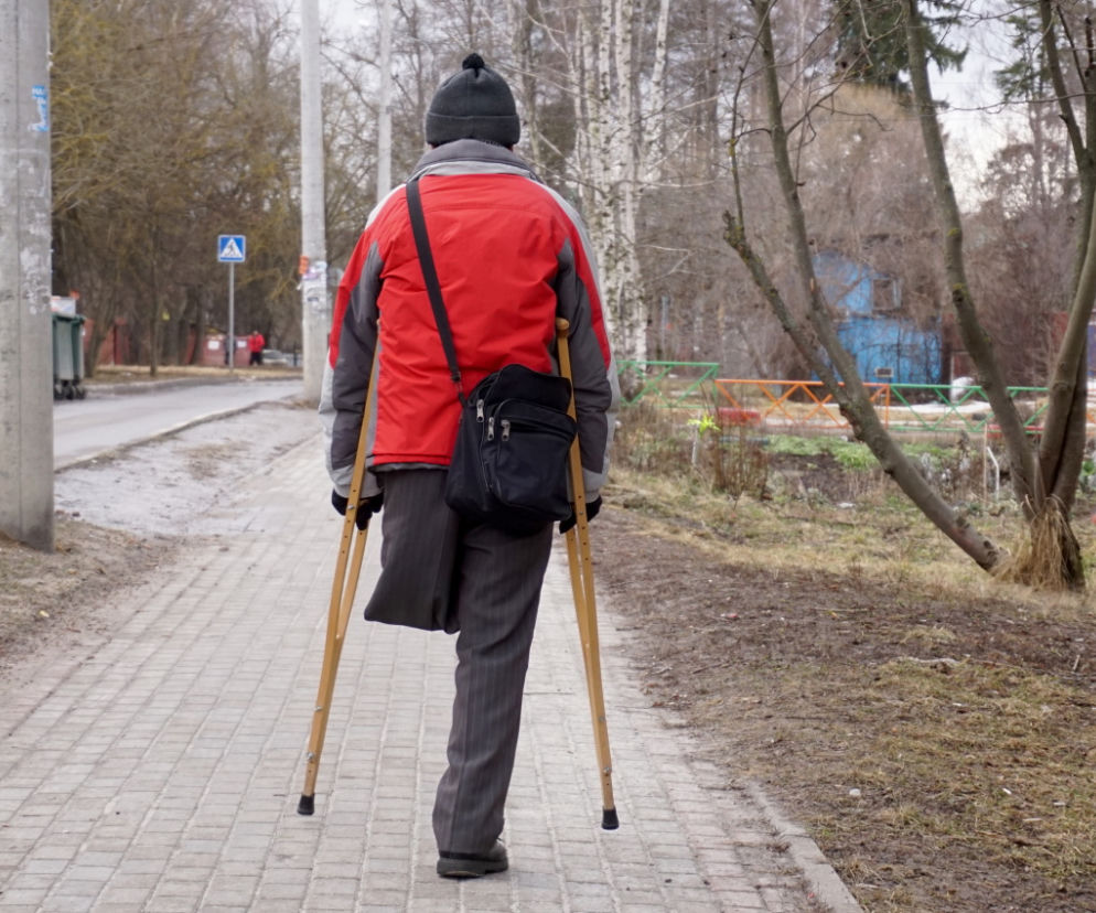 Nie ma nogi i połowy miednicy, ale ZUS odmawia mu renty. Pan Krzysztof miesięcznie ma na życie... 215 zł