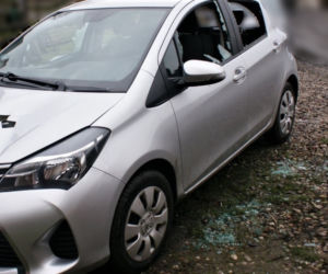 Święta na Podlasiu. Popił i pokłócił sie z wujkiem. Siekierą zniszczył mu auto [ZDJĘCIA]