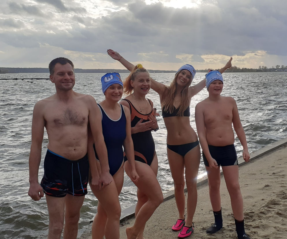 Im kąpiele w zimnej wodzie nie są straszne. Lubelskie morsy rozpoczęły już sezon [GALERIA]