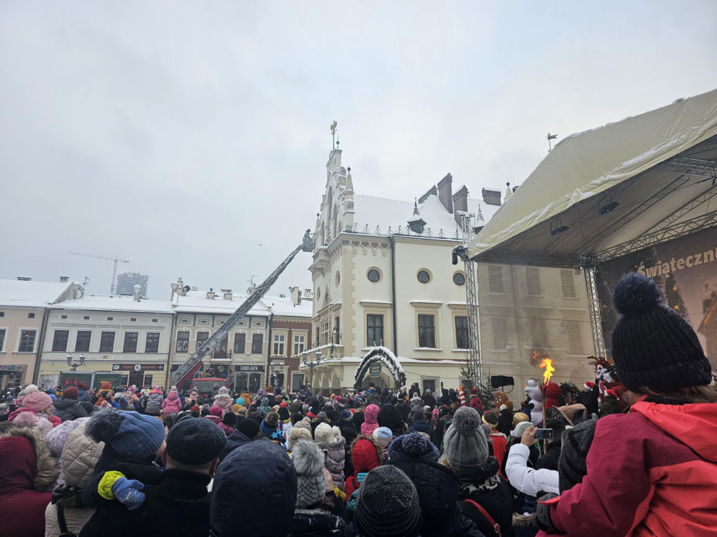 Jarmark Bożonarodzeniowy w Rzeszowie. Parada św. Mikołaj 2023 