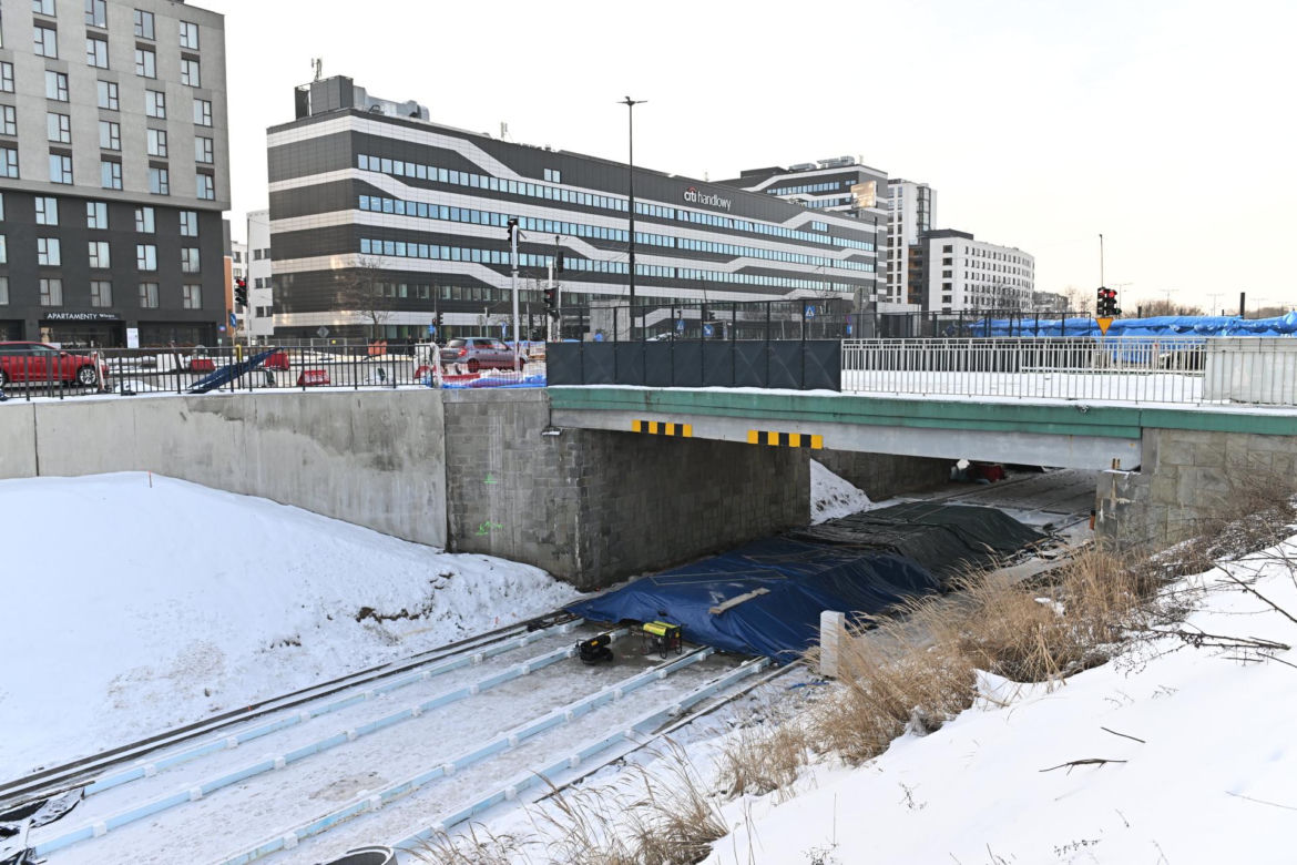 Kiedy koniec budowy trasy tramwajowej na ul. Kasprzaka? Inwestycje opóźnia zima!