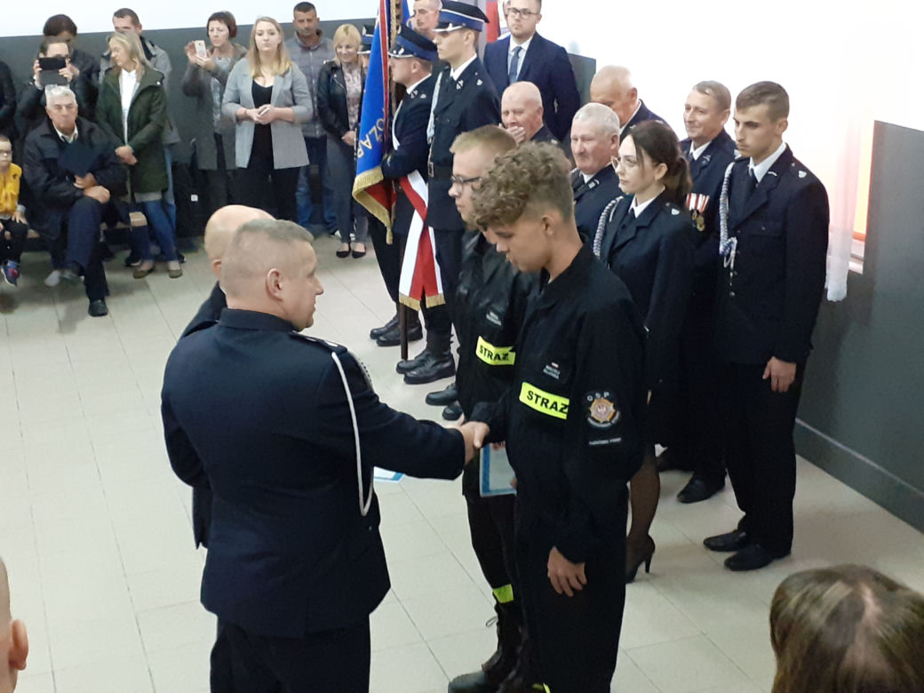 Ślubowanie Młodzieżowej Drużyny Pożarniczej OSP Dąbrówka Stany i 104-lecie jednostki