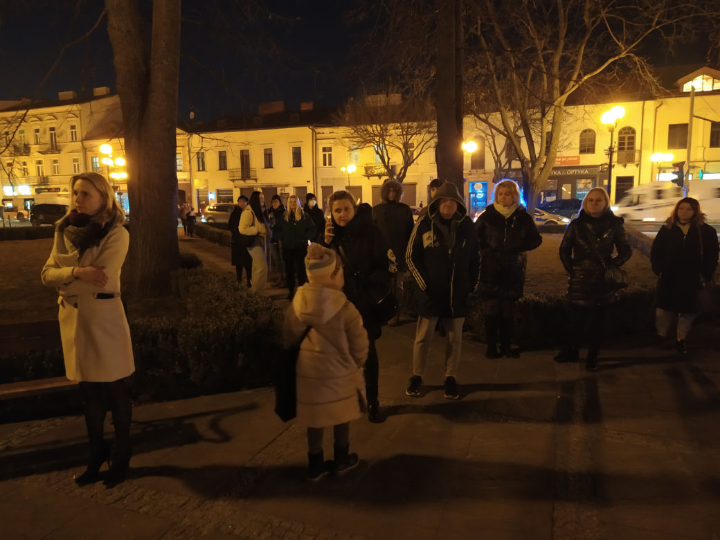 Siedlczanie okazali swoje poparcie dla Ukrainy w wojnie z Rosją – pokojowa demonstracja solidarnościowa w Siedlcach