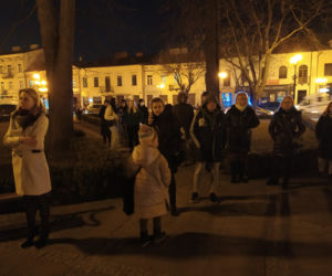 Siedlczanie okazali swoje poparcie dla Ukrainy w wojnie z Rosją – pokojowa demonstracja solidarnościowa w Siedlcach