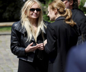 Monika Olejnik na pogrzebie senatora Piesiewicza. Towarzyszył jej ukochany