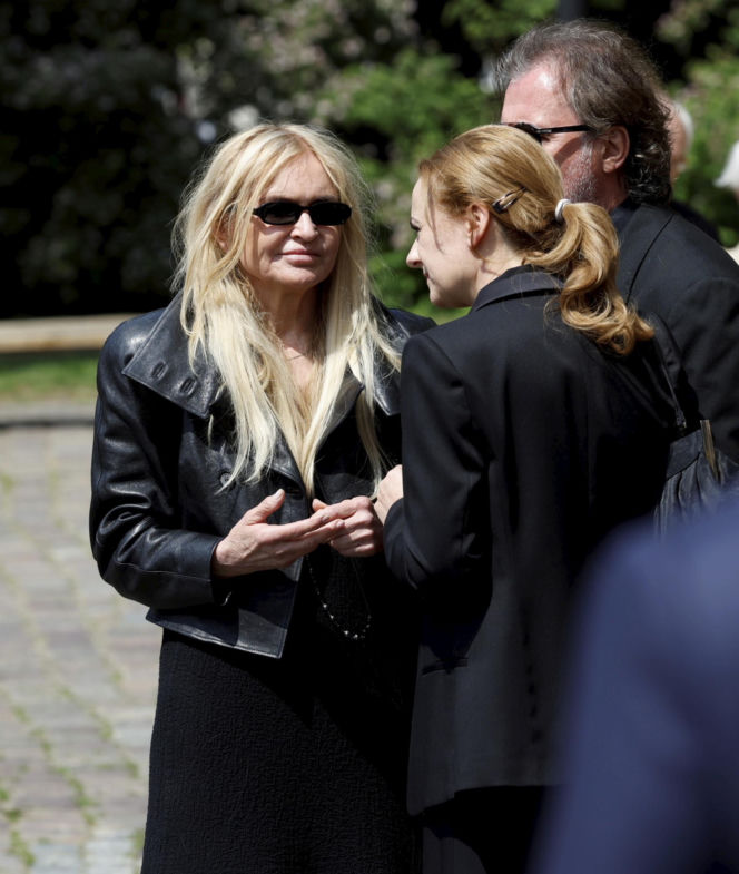 Monika Olejnik na pogrzebie senatora Piesiewicza. Towarzyszył jej ukochany