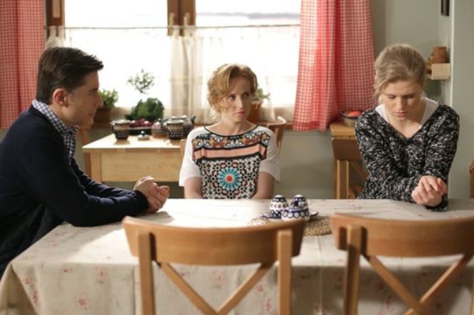 M jak miłość odc. 1233. Ewa (Dominika Kluźniak), Marek (Kacper Kuszewski), Natalka (Marcjanna Lelek)