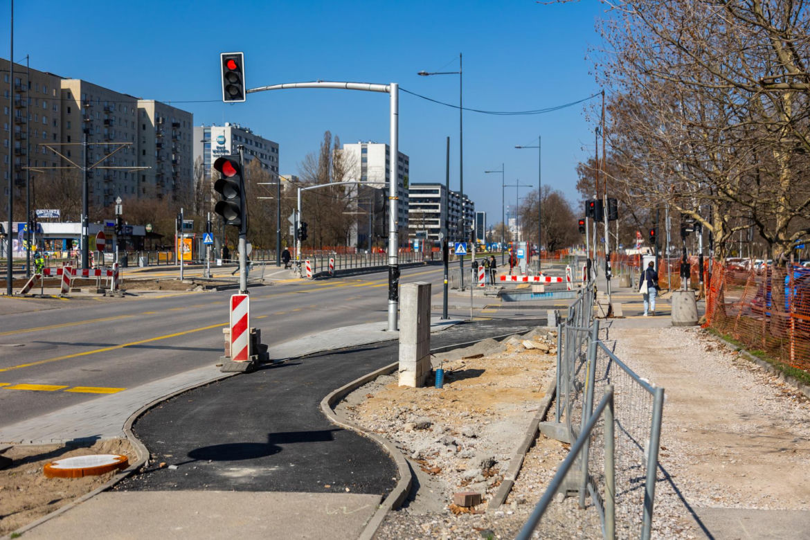Zbędne łuki na drodze dla rowerów wzdłuż ul. Sobieskiego