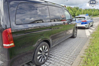 Świadek zauważył, że karawan jedzie slalomem. Za kierownicą siedział pijany 51-latek