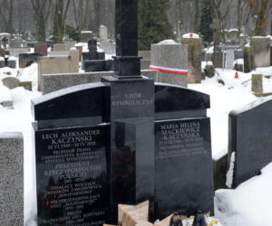 Tak wyglądał grób rodziny Kaczyńskich w 2010 roku