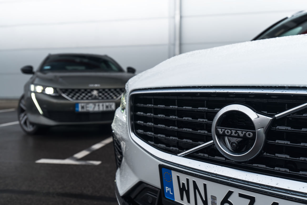 Volvo V60 T8 Twin Engine AWD R-Design AT8 vs. Peugeot 508 SW GT 2.0 BlueHDI 177 KM AT8