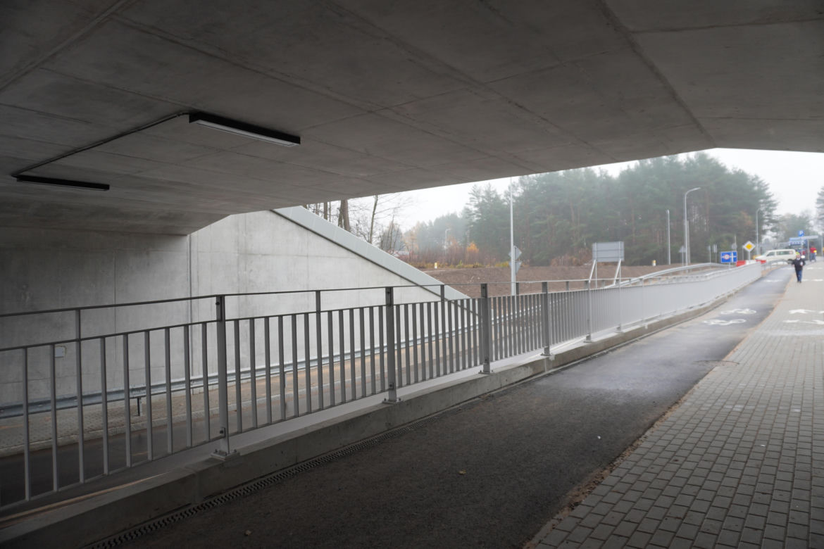 Wielkie otwarcie tunelu pod torami w Niewodnicy Kościelnej. Tak przebiegają prace w ramach Rail Baltica [ZDJĘCIA]