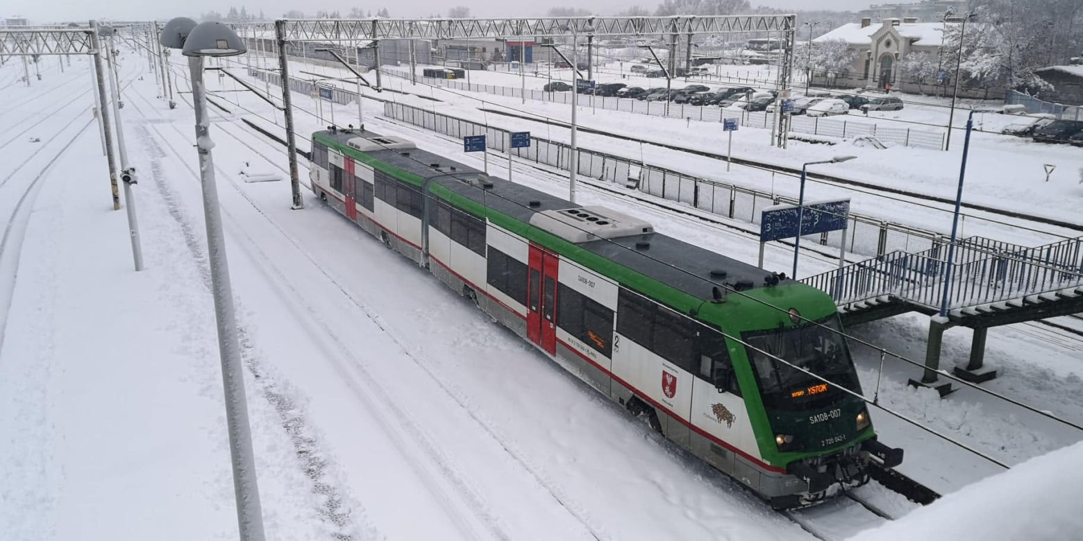 Atak zimy w Białymstoku. Śnieżyca sparaliżowała miasto i region [ZDJĘCIA]