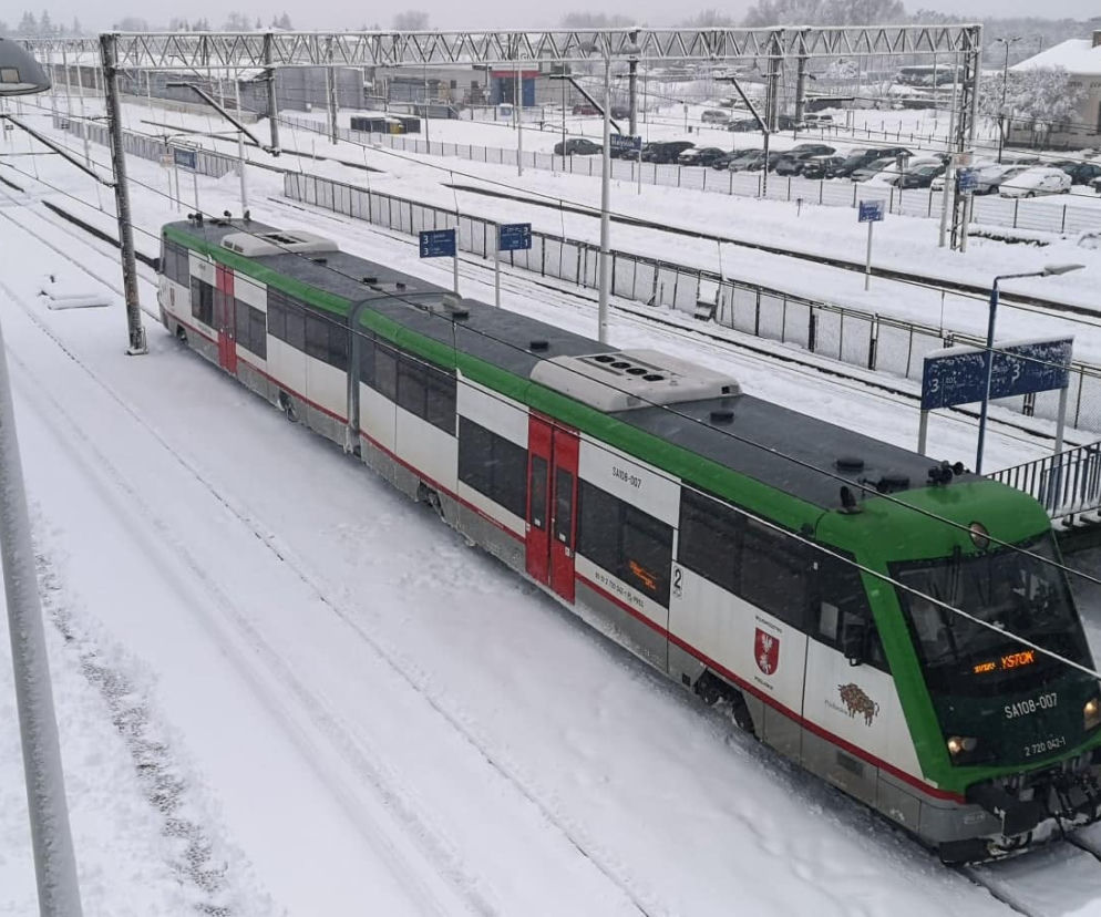 Atak zimy w Białymstoku. Śnieżyca sparaliżowała miasto i region [ZDJĘCIA]