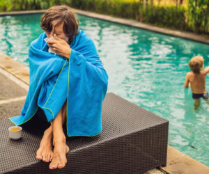 Chorujesz dopiero na urlopie? Lekarze znają ten mechanizm. Wystarczy jeden błąd przed wyjazdem, by odporność się załamała
