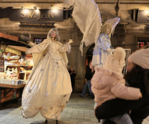 Wroclaw. Jarmark Bozonarodzeniowy juz otwarty.