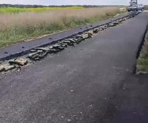 Rolnik zaorał świeży asfalt