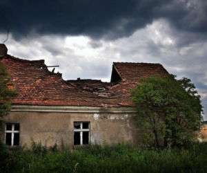 Nawiedzone domy w Polsce: tutaj bałbyś się postawić stopę [ZOBACZ ZDJĘCIA]