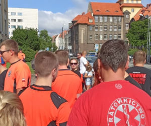 Protest ratowników medycznych w centrum Katowic. Domagają się podwyżek, zablokowali główną ulicę miasta [ZDJĘCIA]